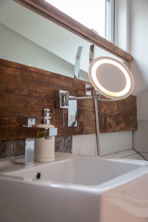The Penthouse, Opposite Sale Metrolink, Includes Free Parking Appartement Buitenkant foto