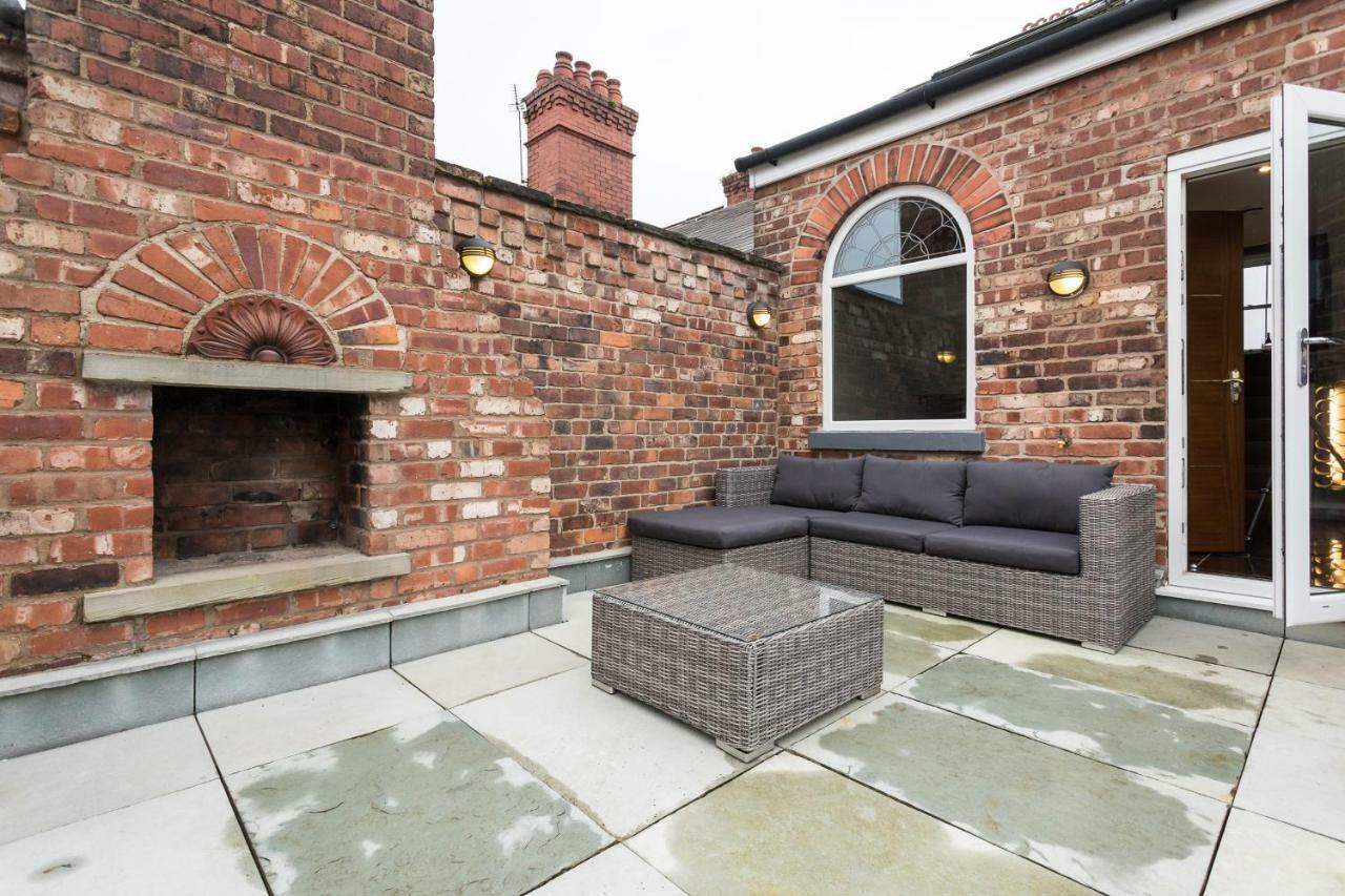 The Penthouse, Opposite Sale Metrolink, Includes Free Parking Appartement Buitenkant foto