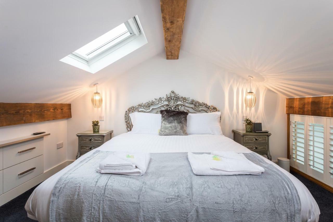 The Penthouse, Opposite Sale Metrolink, Includes Free Parking Appartement Buitenkant foto