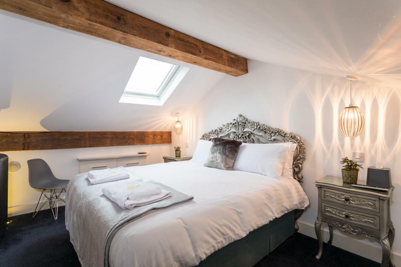 The Penthouse, Opposite Sale Metrolink, Includes Free Parking Appartement Buitenkant foto