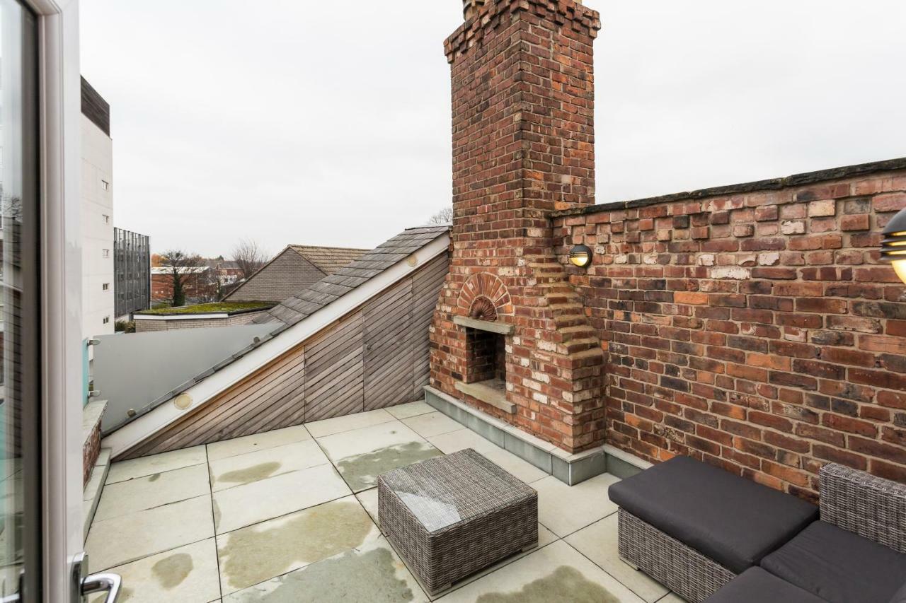 The Penthouse, Opposite Sale Metrolink, Includes Free Parking Appartement Buitenkant foto