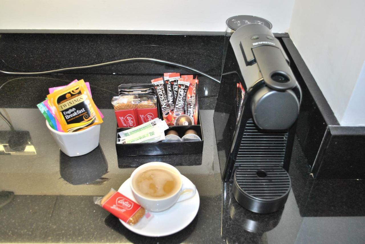 The Penthouse, Opposite Sale Metrolink, Includes Free Parking Appartement Buitenkant foto